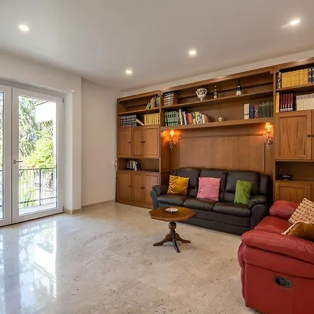 Claudia Balduina Apartment *